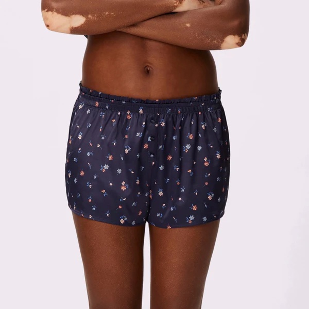 Parade Luxe Sunday Short in Midnight Bloom NWOT